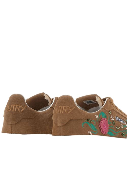 Sneakers da donna in pelle scamosciata con applicazioni laterali, color caffé AUTRY | ADLWEY03