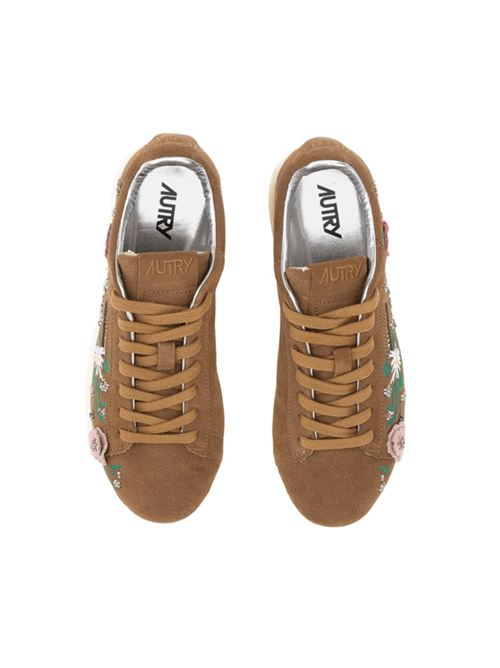Sneakers da donna in pelle scamosciata con applicazioni laterali, color caffé AUTRY | ADLWEY03