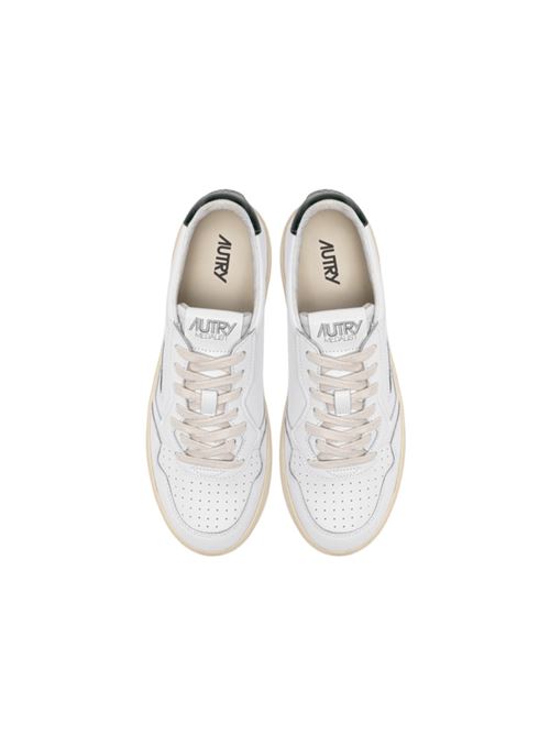 sneakers da  uomo in  pelle colore bianco tallone verde bottiglia AUTRY | AULMLL47