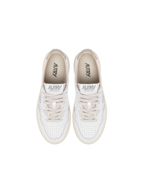 sneakers da uomo in pelle colore bianco tallone beige AUTRY | AULMLL87