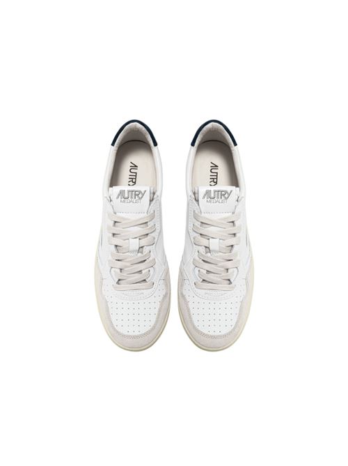sneakers da uomo in pelle colore bianco e suede colore beige con tallone marrone AUTRY | AULMLS28