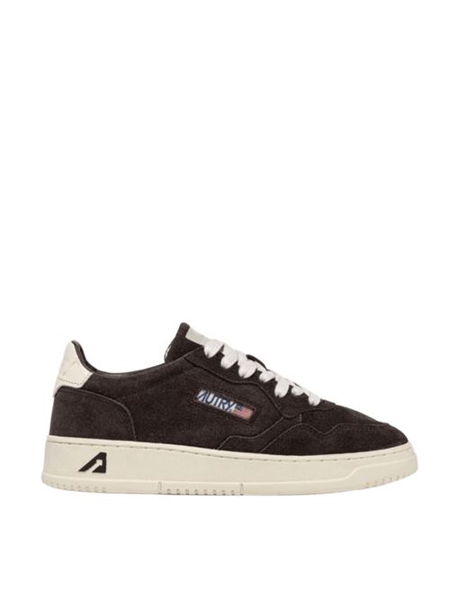 sneakers da uomo in pelle scamosciata marrone con tallone in pelle panna AUTRY | AULMUH08