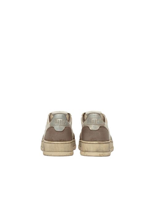 sneakers da uomo in pelle vintage colore bianco e suede colore marrone con tallone argento AUTRY | AVLMLS09
