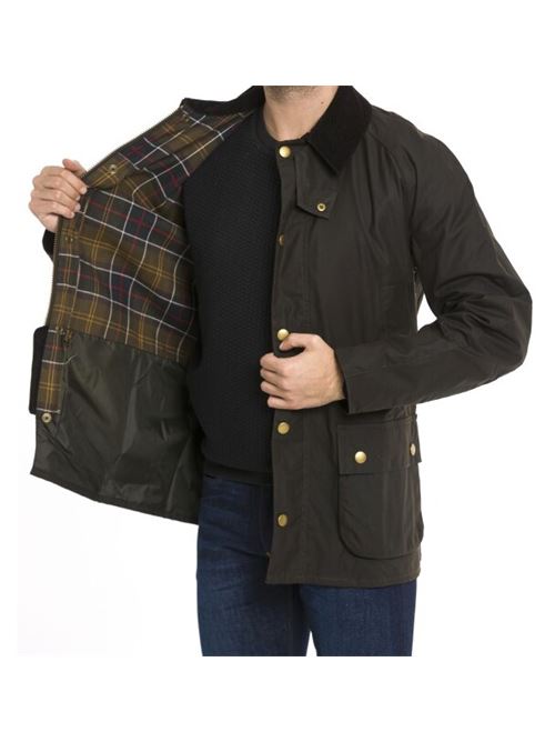 Giacca da uomo in cotone cerato con colletto in velluto e due spacchi posteriori colore verde oliva BARBOUR | MWX0339MWXOL71