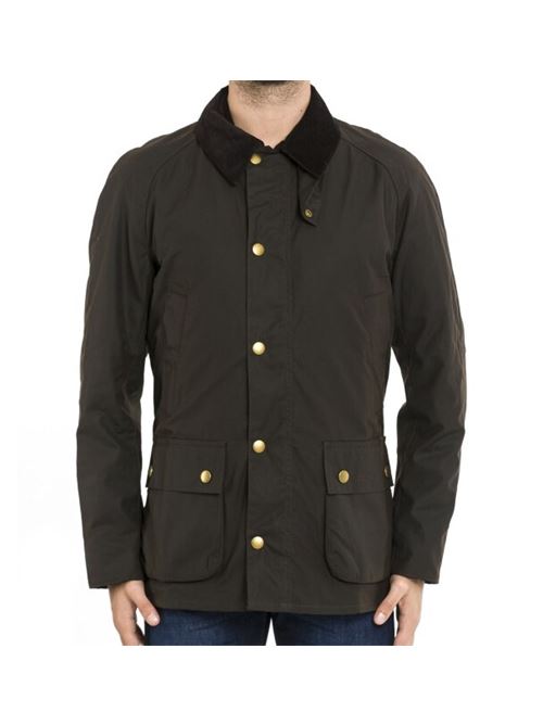 Giacca da uomo in cotone cerato con colletto in velluto e due spacchi posteriori colore verde oliva BARBOUR | MWX0339MWXOL71