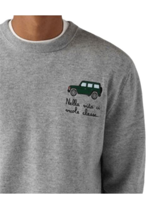 Maglione da uomo in misto lana e cashmere, girocollo, ricamo NELLA VITA CI VUOLE CLASSE CAR, colore grigio chiaro. MC2 SAINT BARTH | HER002403042I15ML