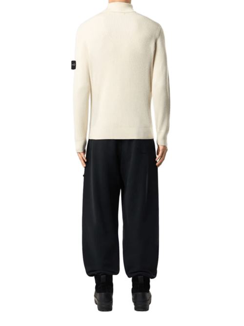 Maglione da uomo dolcevita finemente rifinito a costine colore avorio STONE ISLAND | 5100052S00C2V0093