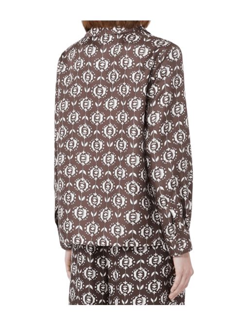 Camicia da donna in pura seta, stile pigiama, fantasia all-over sullo sfondo marrone WEEKEND MAX MARA | 5116065106001